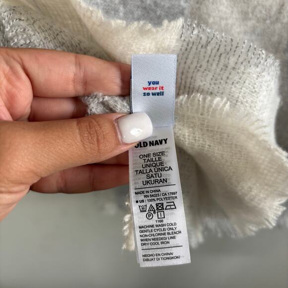 Old Navy Grey White Checkered Scarf One Size - Picture 3 of 4